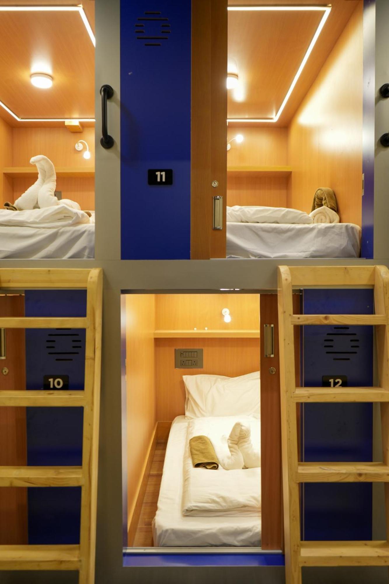 Capsule hotel Thesocialhub *